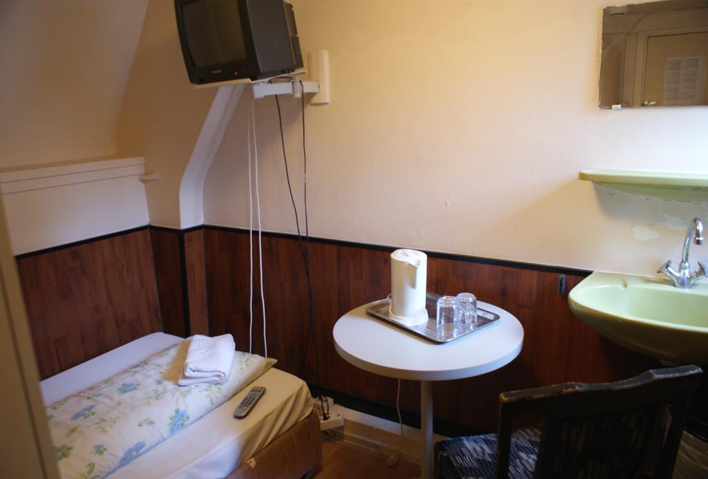 Budget Hotel Thorbecke Амстердам Стая снимка