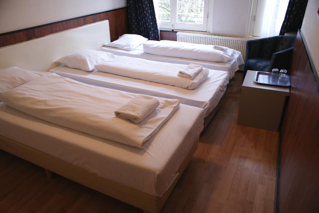 Budget Hotel Thorbecke Амстердам Стая снимка