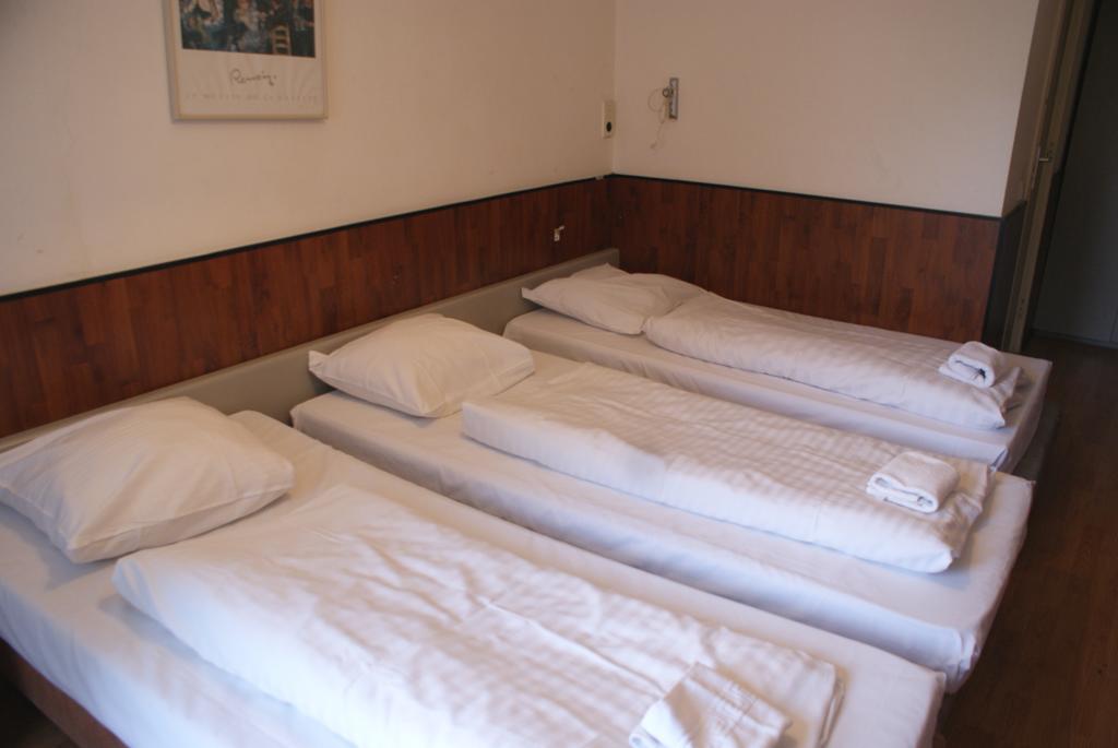 Budget Hotel Thorbecke Амстердам Стая снимка