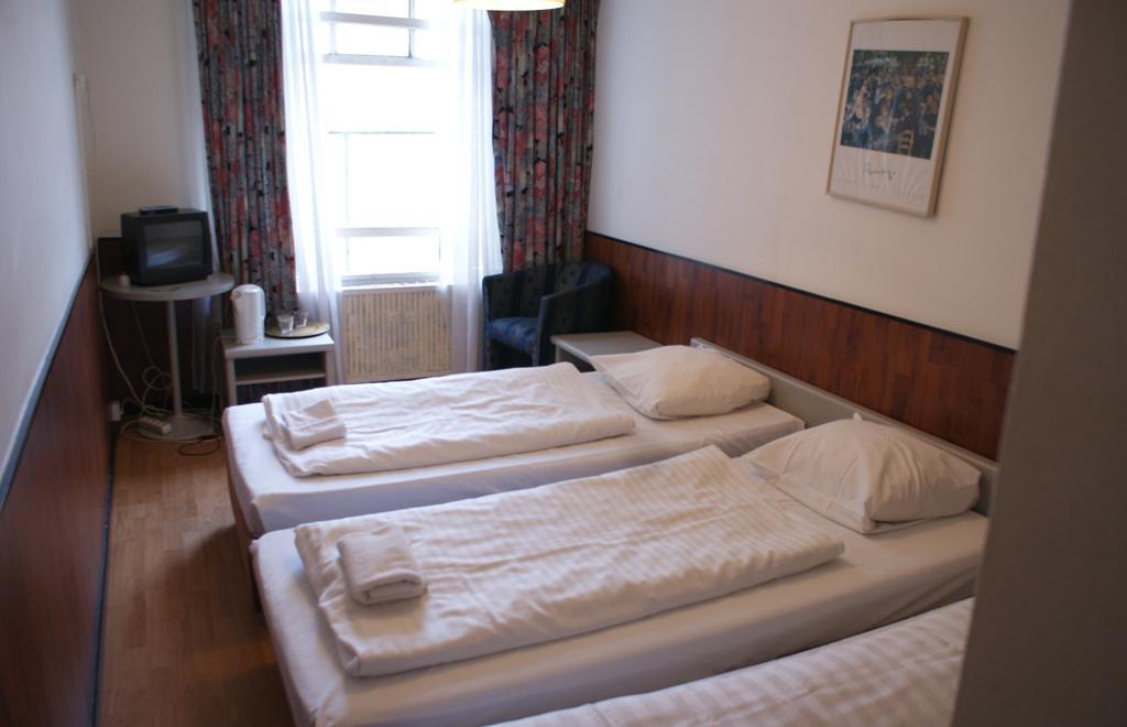 Budget Hotel Thorbecke Амстердам Стая снимка
