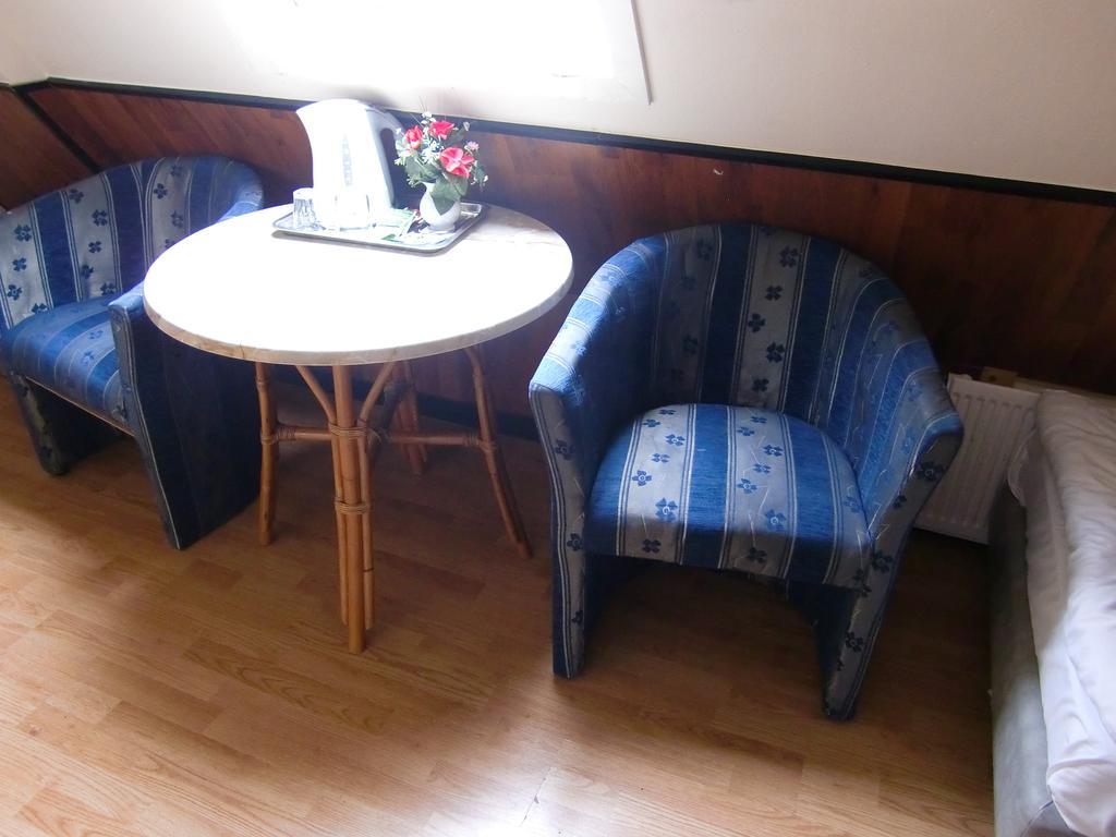 Budget Hotel Thorbecke Амстердам Стая снимка