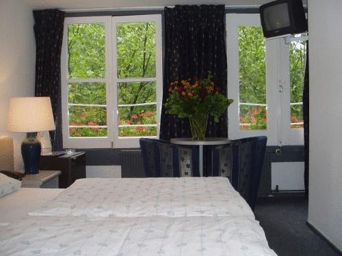Budget Hotel Thorbecke Амстердам Стая снимка